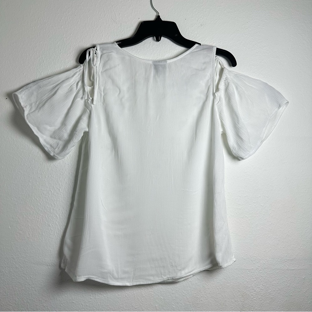 a.n.a Women's White Cold Shoulder Crew Neck Short White Tie Sleeve Blouse - Picture 3 of 10
